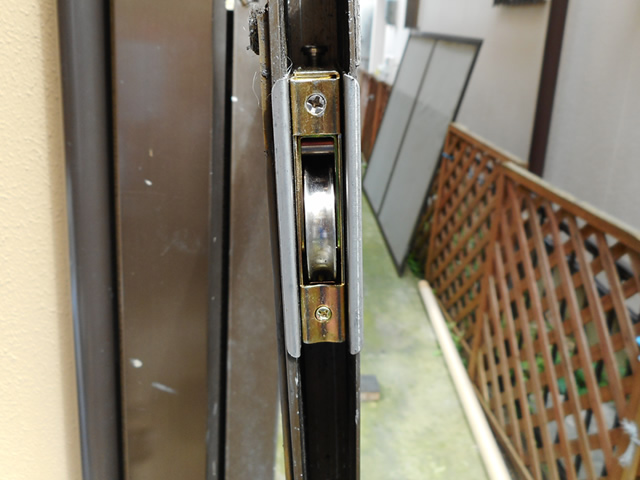 サッシの戸車修理、交換　施工事例　名古屋市港区
